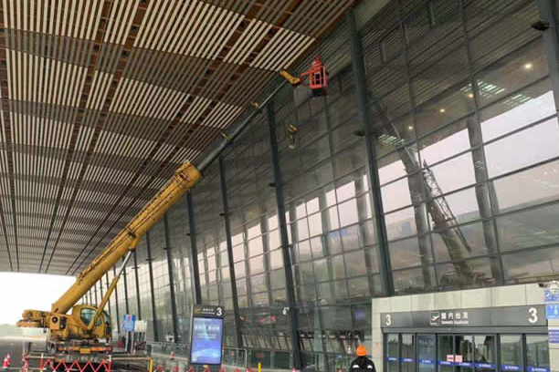 孝感玻璃幕墙维护和保养